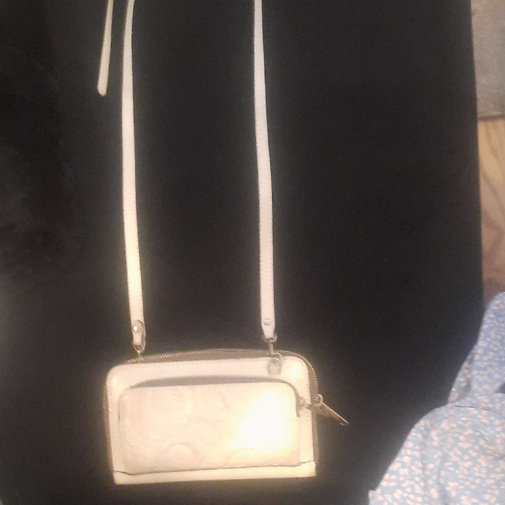 Patricia Nash Cream Wristlet with Embossed Design - Picture 8 of 11